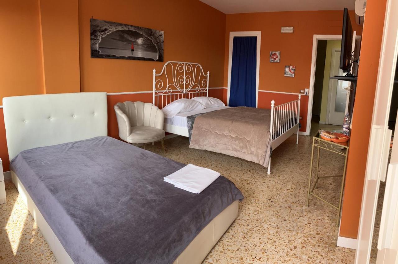 B&B Centralstationhouse Napoli Bagian luar foto